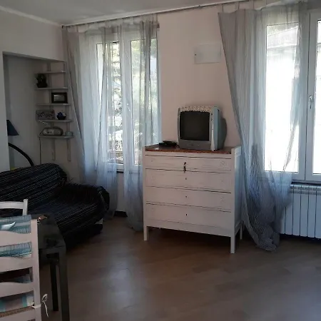At Lägenhet *