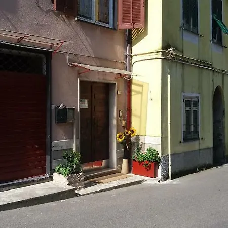 At Apartament Ferrada di Moconesi